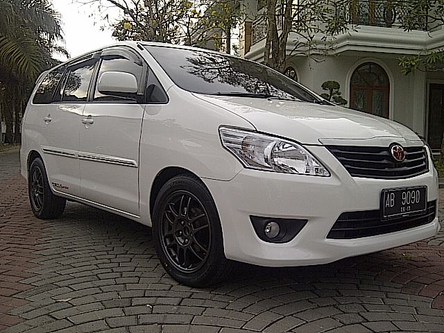 Simple White Grand Innova