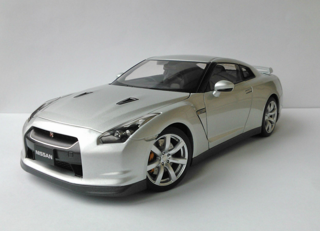 したが オートアート1/18 日産R35GT-R 2008 launch version oWAan