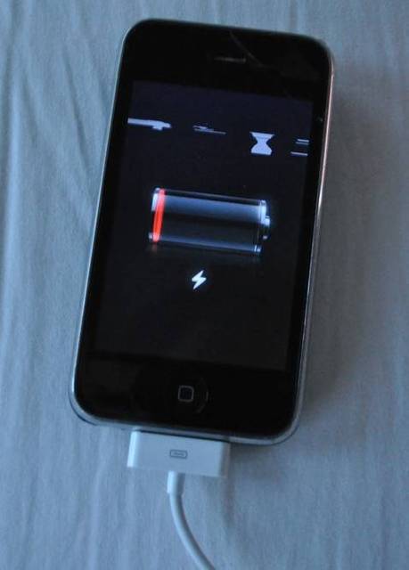 ... is wrong with this iPhone 3G stuck on red battery? - MacRumors Forums