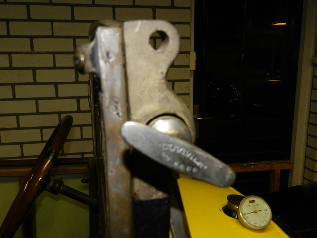 Serrure de capot chez une cabriolet 5HP de 1924 ? 14035711