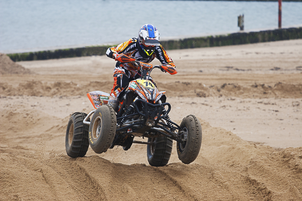 IMAGE: http://www3.picturepush.com/photo/a/7723661/img/7723661.jpg