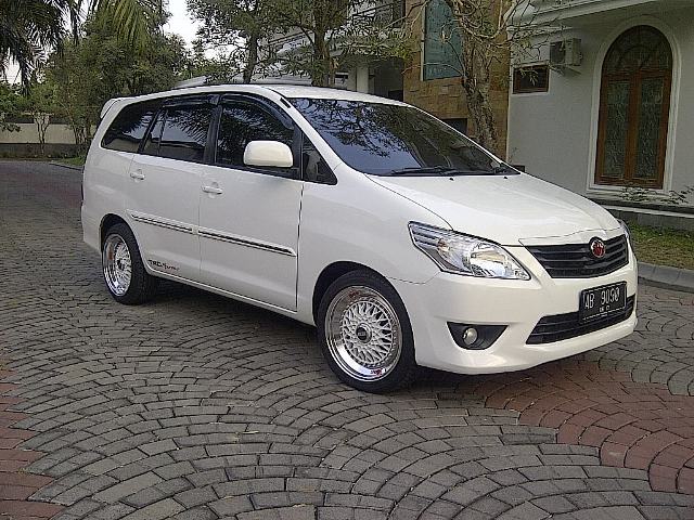 Simple White Grand Innova